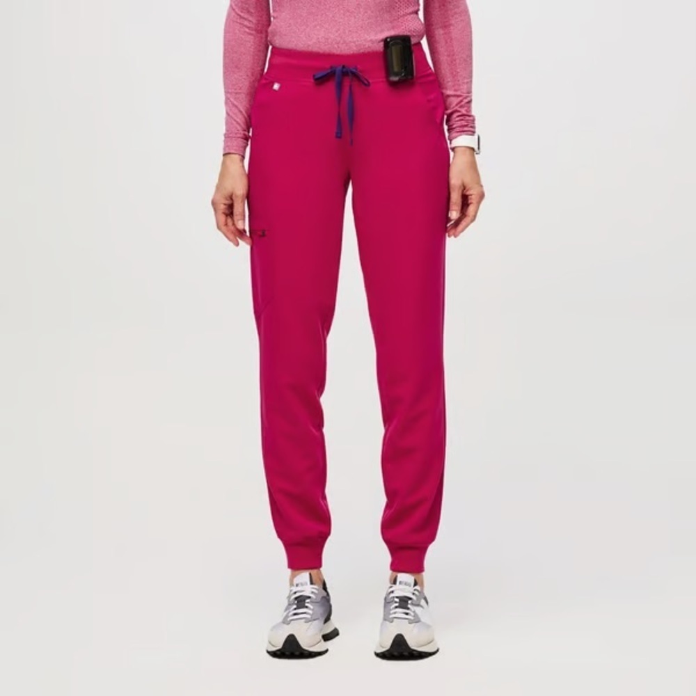 FIGS Women's Ultra Rose Zamora™ - Medium Petite Jogger Scrub Pants